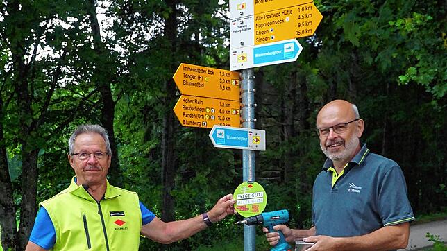 &bdquo;Wege gut &ndash; alles gut&ldquo; &ndash; unter diesem Motto befestigen Walter Zepf und Bernhard Keller (v.l.) vom ...
