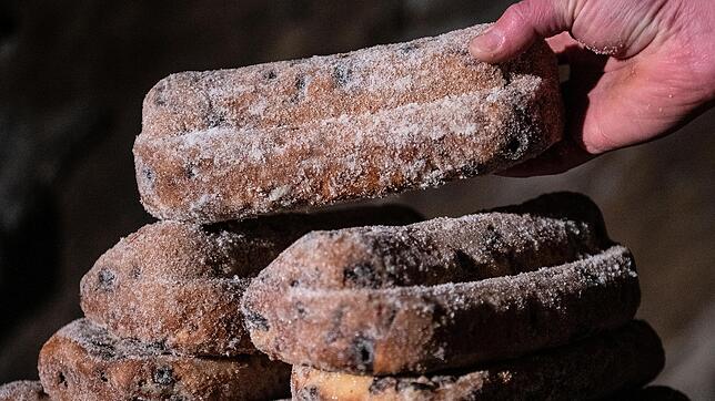 An Weihnachten gehören Christstollen zu den Verkaufsschlagern in Bäckereien. Wichtige Infos zu den Öffnungszeiten gibt es hier.
