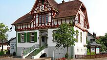 Das alte Rathaus in Iznang wird seit einer Weile saniert. Nun stehen noch Arbeiten an der Küche aus. Im Gemeinderat ging es jüngst um ...