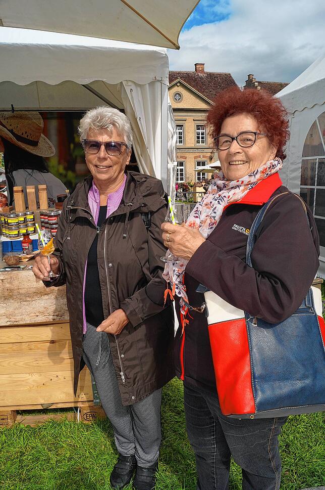 Rosmarie Opersalz und Anna Szalay (von links) kommen gerne nach Salem auf die Home and Garden.