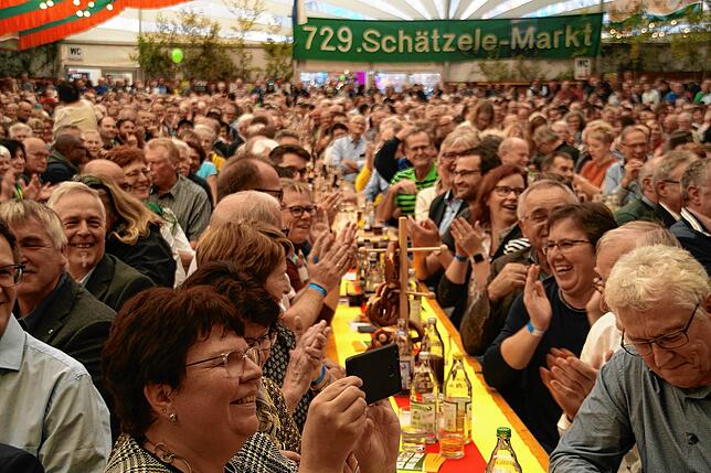 Die Tengener Vereine und Gruppen hoffen auf einen Schätzele-Markt 2022 mit einem Festzelt, das wie hier bei der Mittelstandskundgebung ...