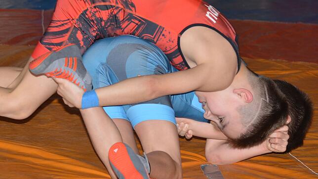 Der Radolfzeller Iannis Lupu (oben) wird Südbadischer Meister der C-Jugend bis 31kg. Der Ringernachwuchs kämpfte in Hausach um Titel und ...