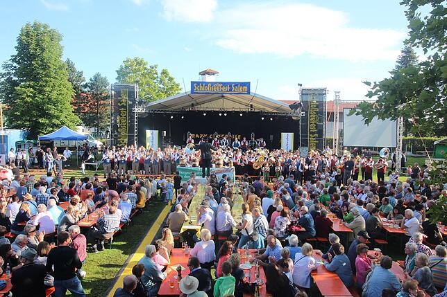Das Mega-Gartenfest der Salemer Musikvereine mit viel Musik, Kulinarischem, Bühnenprogramm, Vergnügungspark und großem Klangfeuerwerk ...