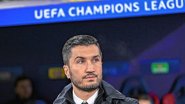 Borussia Dortmunds Cheftrainer Nuri Sahin im Stadion.