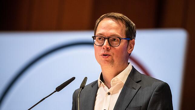 Oberbürgermeister Wolf spricht von einem herben Schlag für die Region. (Archivbild)