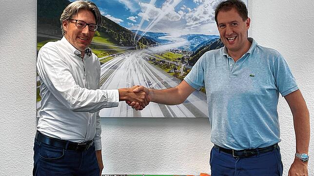 Der Multimedia-Anbieter Cable 4 und der Internetanbieter Stiegeler kooperieren. Sascha Neuberger von Cable 4 (links) und Felix Stiegeler ...
