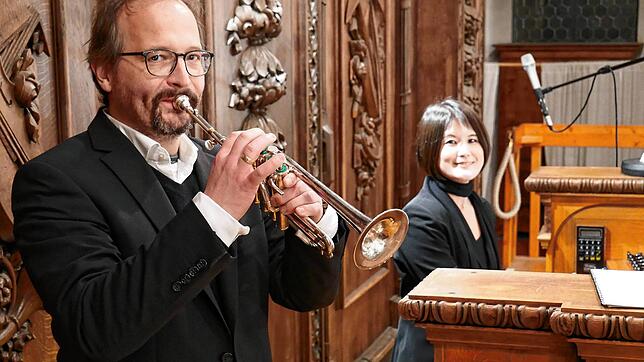 Die Organistin Eiko Maria Yoshimura und der Trompeter Clemens Losch gaben am Mittwoch ein Benefizkonzert im Dom von St. Blasien.