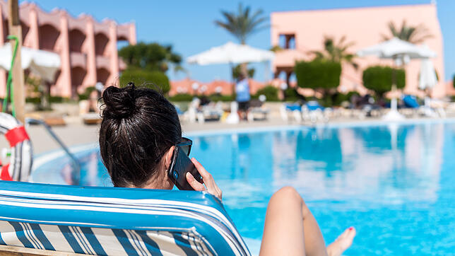 Wer im Urlaub sein Handy nutzen möchte, sollte vorsichtig sein. Das kann auch gefährlich werden.