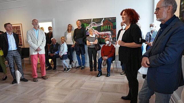 Eröffnung: Kerstin Simon, Leiterin des Kulturamts Waldshut-Tiengen, und Bernd Salfner, Künstler und Vorstandsmitglied im Verein Freunde ...
