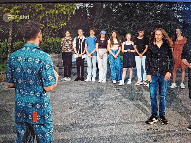 Sänger Luca Hänni fragt Leon: &bdquo;Hast du Bock die große Bühne zu rocken?&ldquo; Diese Frage muss man dem 15-jährigen Meckenbeurer ...