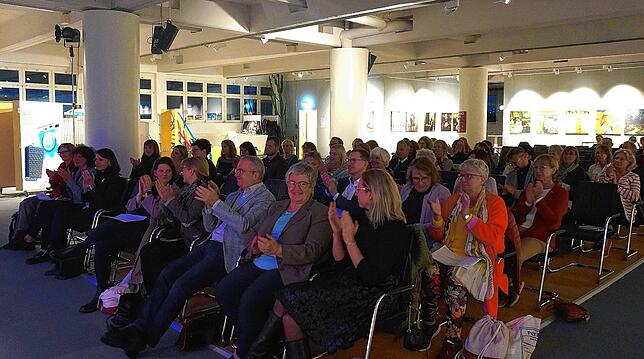 Rund 60 geladene Gäste kamen zur Jubiläumsfeier &bdquo;30 Jahre Frauen- und Kinderschutzhaus Kreis Waldshut&ldquo; in der Stoll Vita ...