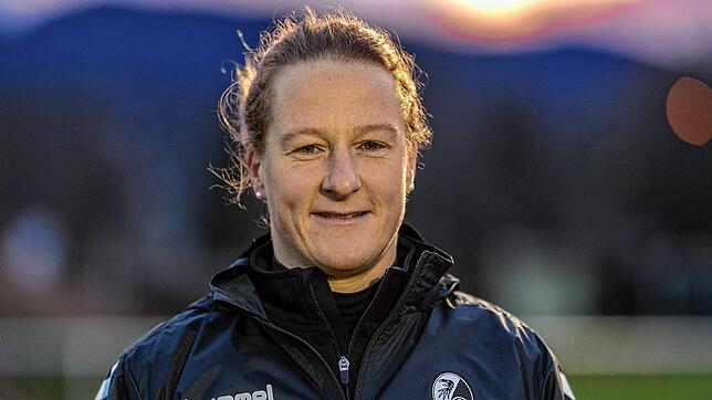 Fußball Ehrenvolle Aufgabe für Melanie Behringer SÜDKURIER
