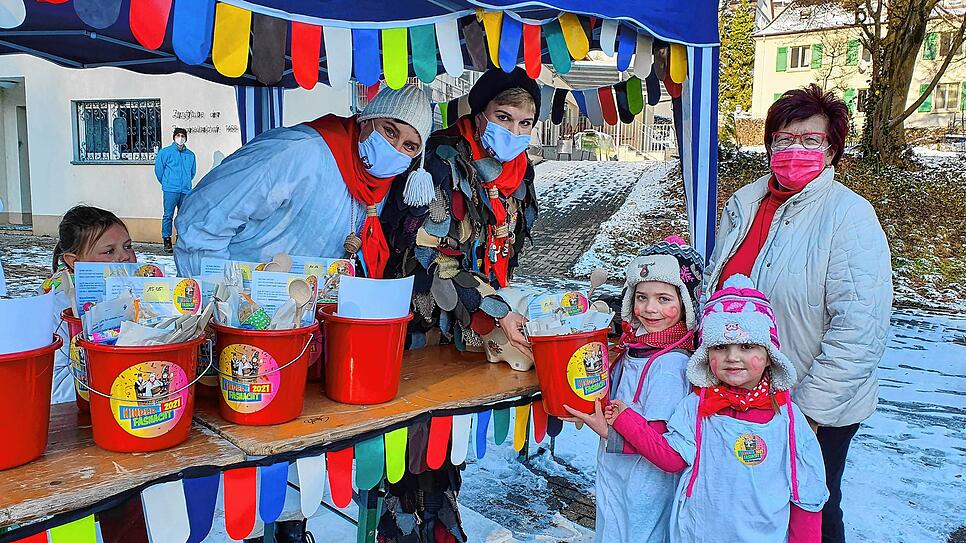 Kinderfasnacht in Corona-Zeiten (von links): Julia Maier, Christiane Maier, Antonia Laubis sowie die sechsjährige Katharina und die ...