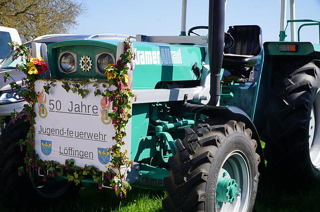 Die Ausbilder der Jugendwehr werben für den Nachwuchs mit originellen Ideen, wie hier bei der Löffinger Fahrzeugweihe.