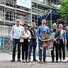 Stehen schon einmal vorm Zentrum des Hausherrenfests, dem Münster (von links): Frank Schweitzer (MV Böhringen), Bürgermeisterin Monika ...