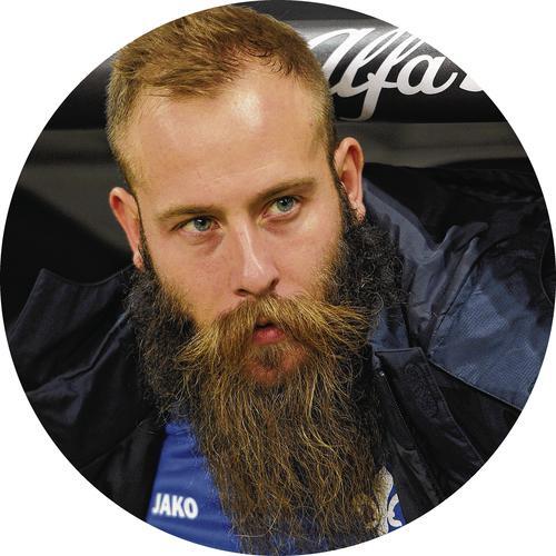 Marco Sailer vom SV Darmstadt 98 trägt den längsten Bart der Liga. Der Urwuchs soll so eine Art Glücksbringer sein, denn seitdem es ...