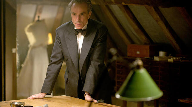 Reynolds Woodcock (Daniel Day-Lewis) in Paul Thomas Andersons „Der seidene Faden“.