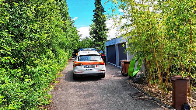 Auch der Notarzt eilte am Donnerstagnachmittag, 27. Juni, zum Einsatzort in Allensbach. Dort konnten die Einsatzkräfte nur noch den Tod ...