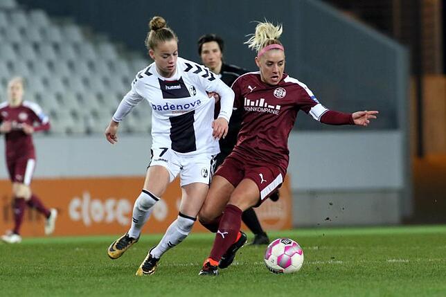Guilia Gwinn (links) ist Fußball-Profi beim SC Freiburg.