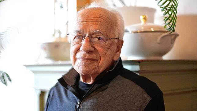 Werner Gideon ist heute 87 Jahre alt. Als Kind lebte er mit seiner Familie in der Niederen Straße 43 in Villingen. Als er drei Jahre alt ...