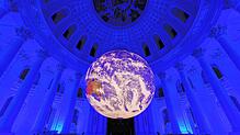 Bild : Wow! Riesiger Globus dreht sich im Dom von St. Blasien