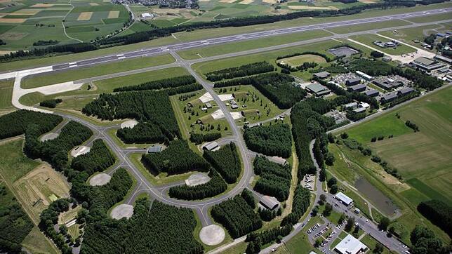 Die Luftaufnahme zeigt den Fliegerhorst Büchel. Auf dem Gelände des Bundeswehr-Flugplatzes sollen US-Atombomben lagern.