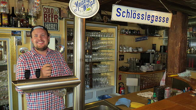 In rund zwei Wochen eröffnet Maximilian Burkard die Villinger Szenekneipe Schlössle in der gleichnamigen Gasse wieder. Sie schloss nach ...