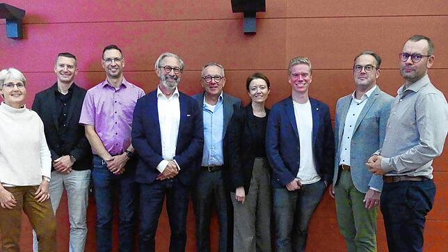 Freuen sich bei der Hauptversammlung auf das neue Geschäftsjahr des Bauvereins Waldshut (von links): Stefanie Schüle, Andreas Aicher, ...