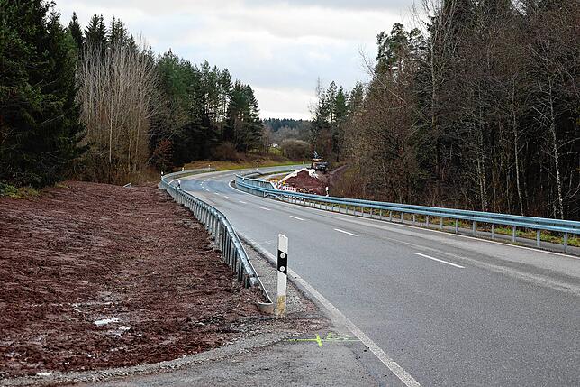 Nach zwei Monaten Verzögerung ist die Erneuerung der Kuhmoosbachbrücke auf der L181 am 6. Dezember fertig.