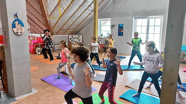 Beim Sommerferienprogramm in Stühlingen gibt es nur noch wenige freie Plätze, zum Beispiel bei Yoga. Archivbild: Jasmin Müller