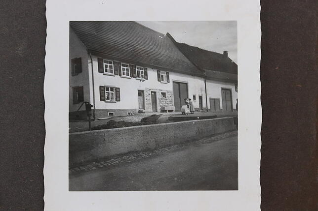 Das älteste Bild, das die Familie von ihrem Zuhause besitzt, zeigt das Gebäude im Jahr 1956.