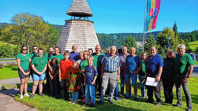 Auf Initiative der Hochkopfgeister-Moosgumper steht ein neuer kleiner Hochkopfturm im Todtmooser Ortsteil Weg. Foto: Andreas Böhm