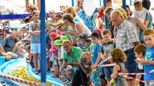 Ein Spaß für Groß und Klein: Das Entenrennen der Feuerwehr Radolfzell am 20. September wird voraussichtlich wieder viele Besucher ...