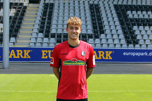 Luca Waldschmidt (Freiburg) – SC Freiburg Mannschaftsfoto 2018-19