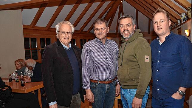 &bdquo;I mein&lsquo; halt&ldquo;-Moderator Ernst Arnegger hat die Landwirte Hubert Felix, Markus Mock und Markus Maier (von links) zur ...