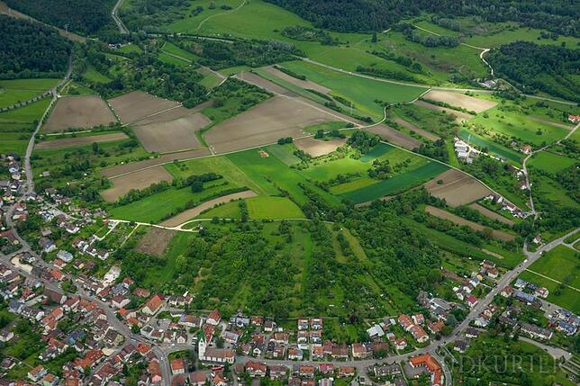 Hier wird gebaut: Nördlich von Wollmatingen (gut zu erkennen die Kirche) schließt sich der Hügel namens Hafner an, und an den Hängen und ...