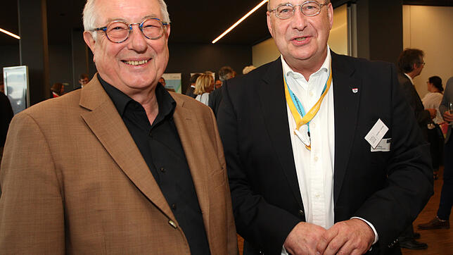 Josef Büchelmeier, Internationaler Städtebund Bodensee, und Jochen Lohmar, Geschäftsführer Bodenseeforum Konstanz. Bild: Aurelia Scherrer