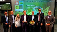 Gute Stimmung bei der Preisübergabe mit (von links) IHK-Hauptgeschäftsführer Thomas Albiez, Sparkassen-Vorstandsvorsitzender Arendt ...