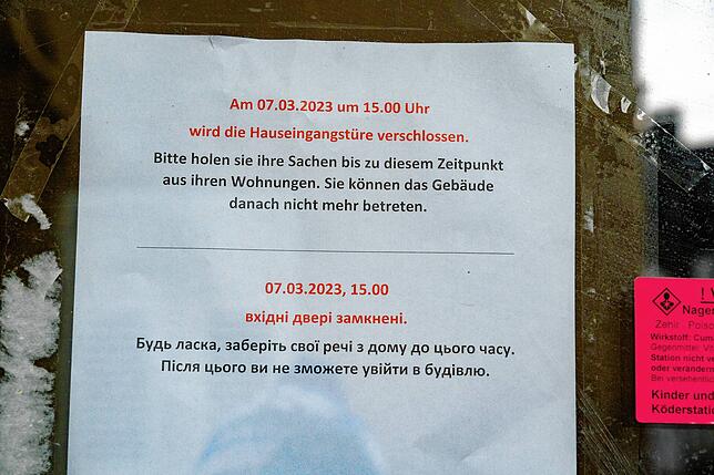 Informaltion an die Bewohner: Das Haus wird abgeschlossen.