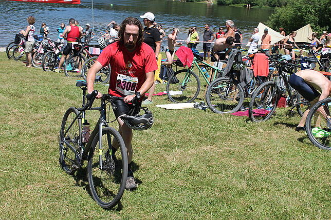 Bild 9: Triathlon trotz Hitze: In Unterbränd messen sich die Hobbysportler beim Laien Man
