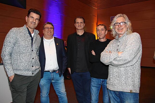 Die geballte Power des VfB Waldsuht (von links): Jugendleiter Jürgen Schwering, Vorsitzender Klaus Fricker, Medienbeauftragter Marcel ...
