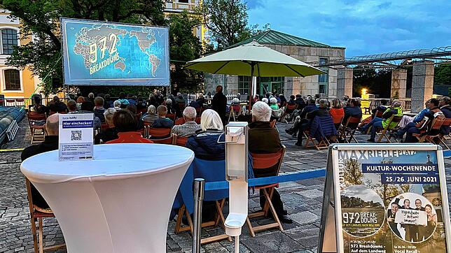 Am Freitag zeigte das Kommunale guckloch-Kino den Reise-und Abenteuerfilm „972 Breakdowns“. Der Film zeigt Fünf Reisende, ...