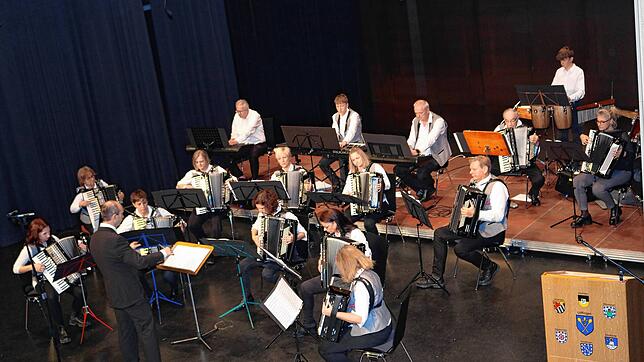 Das Konzertorchester des Handharmonikaspielrings begeistert mit anspruchsvoller, abwechslungsreicher Musik. Bilder: Silvia Bächle