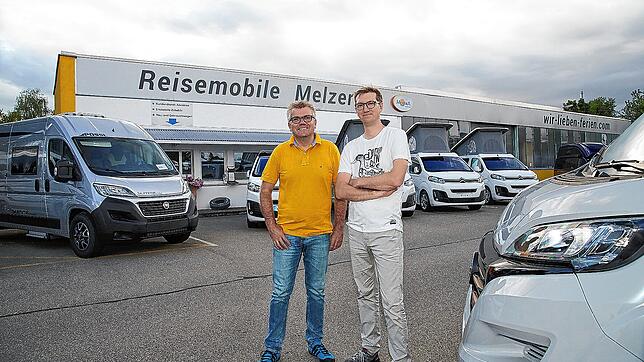 Die Inhaber Clemens und Dominik Schulze (von links) wagen den nächsten Schritt: Die Expansion wird eine schnellere Werkstattabwicklung ...