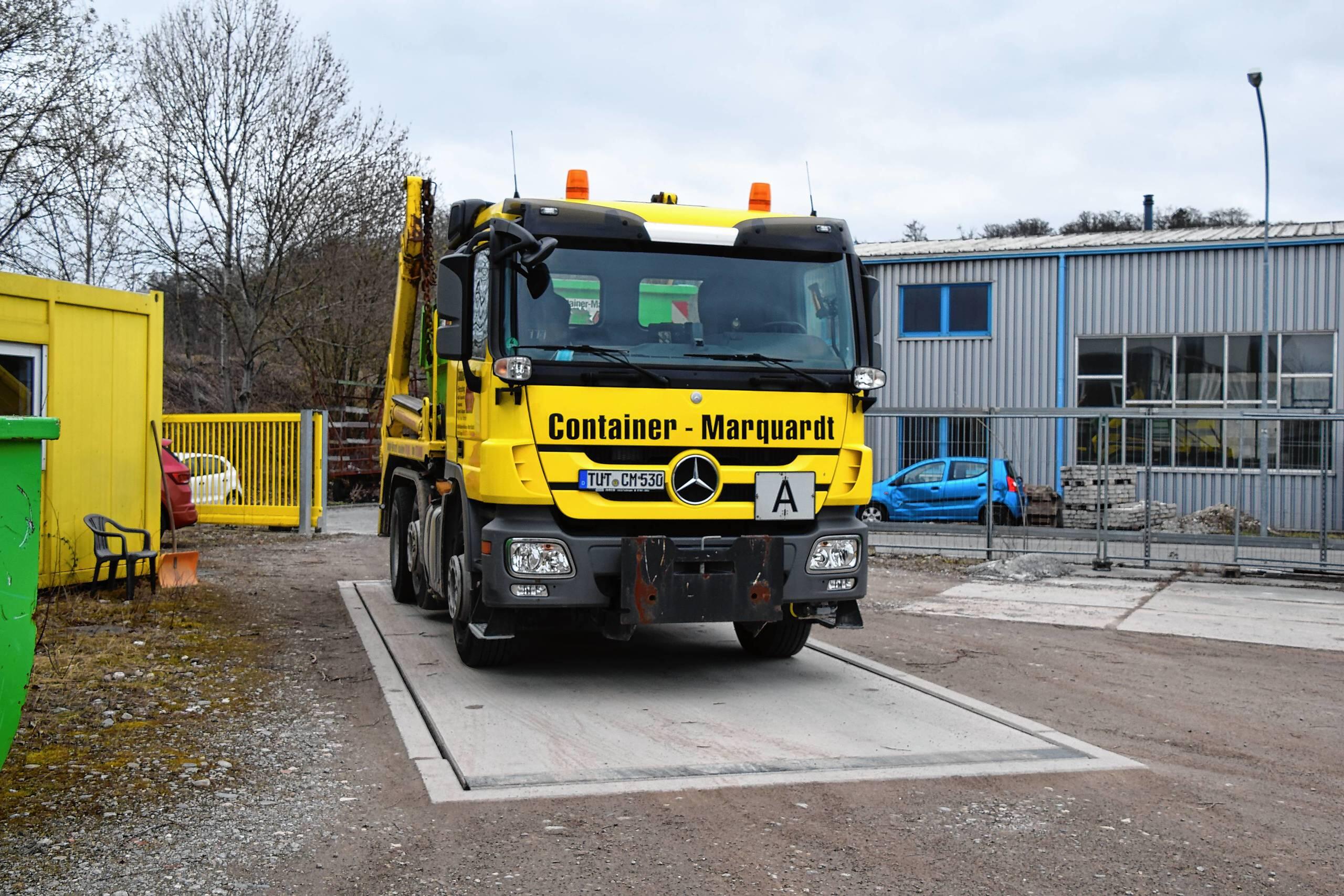 Ein Container-Schiff