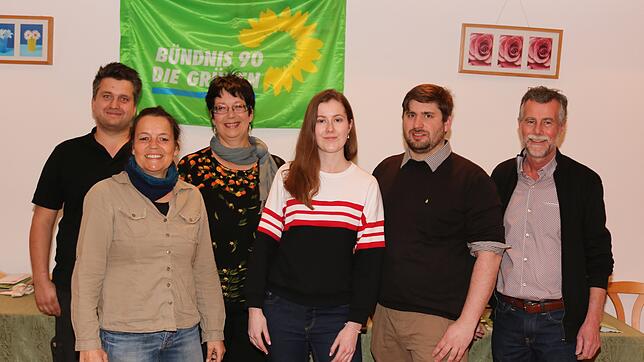 Sie wollen am Hüfinger Ratstisch mitbestimmen (von links): Till Röthele, Hannah M. Jaag, Heike Boeke, Christine Albert, Sven Bernauer ...