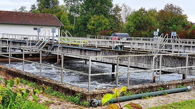 In der Kläranlage in Salem-Grasbeuren hatte es einen Betriebsausfall gegeben, nachdem unbekannte Verursacher eine bislang noch nicht ...