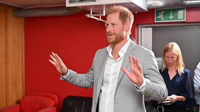 Prinz Harry ist zu Besuch in Nottingham.
