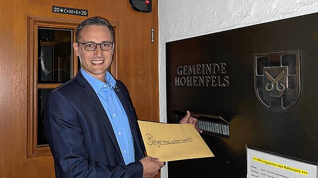 Florian Zindeler hat am Samstag kurz nach Mitternacht seine Bewerbung im Rathaus Hohenfels eingeworfen.