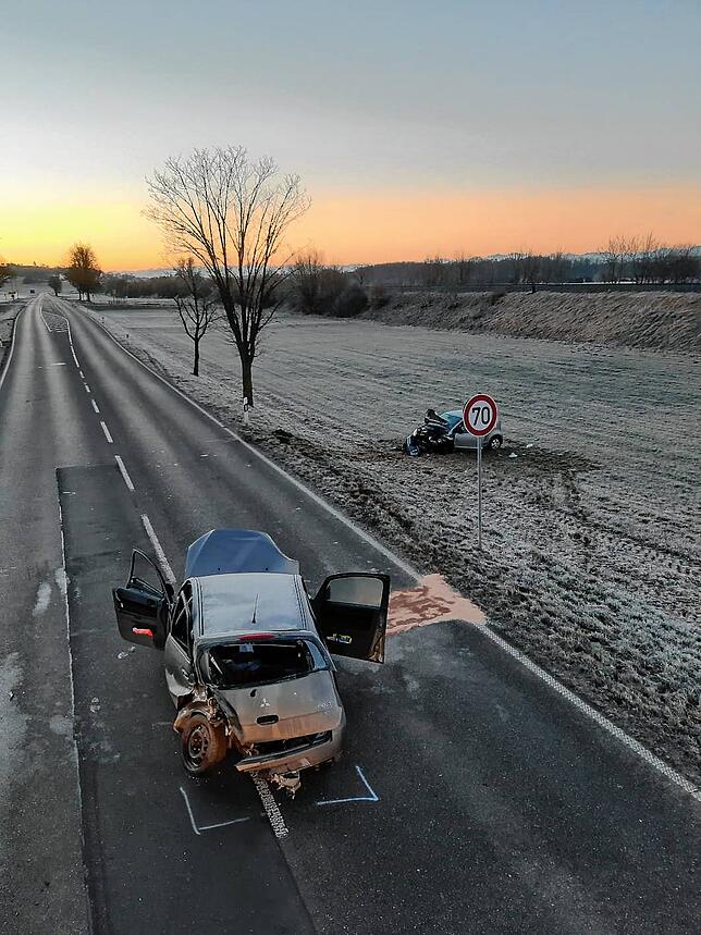 Einsatz für die Salemer Wehr auf der Landstraße zwischen Bermatingen und Neufrach.